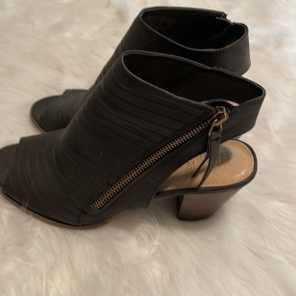 Canyon River Blues open toes healed booties w/zipper sz 6 1/2